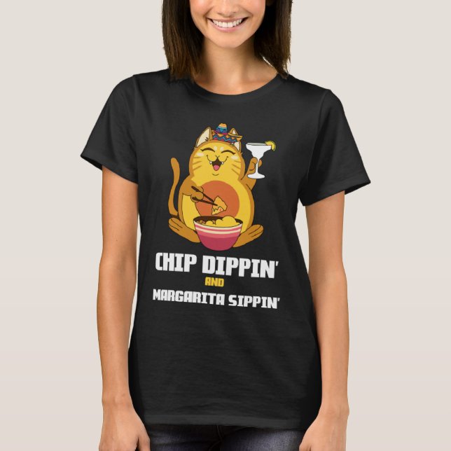 Camiseta Chip Dippin Margarita Sippin Cat Alcohol Cocktail  (Frente)