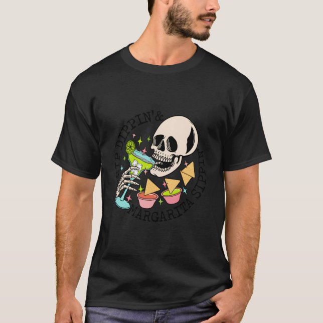 Camiseta Chip Dippin Margarita Sippin Funny Skull (Frente)
