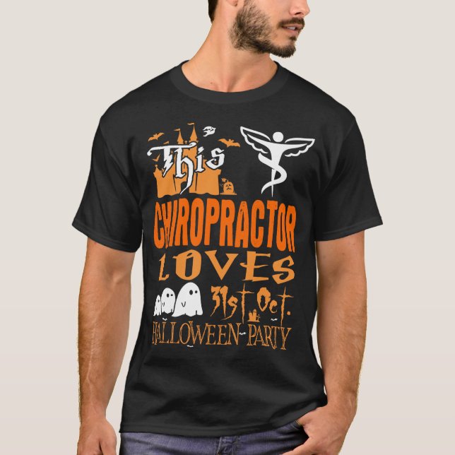 Camiseta Chiropractor ama o 31 de outubro do Halloween Part (Frente)