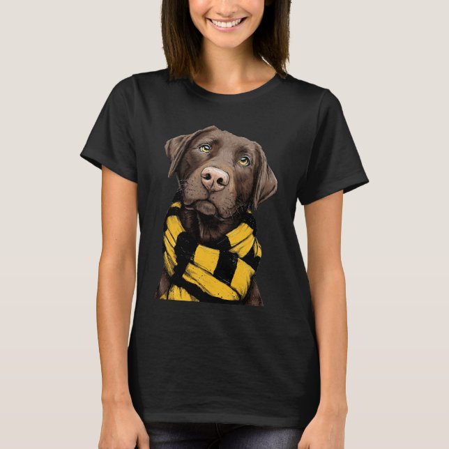 Camiseta Chocolate Labrador Retriever Wearing a Scarf (Frente)