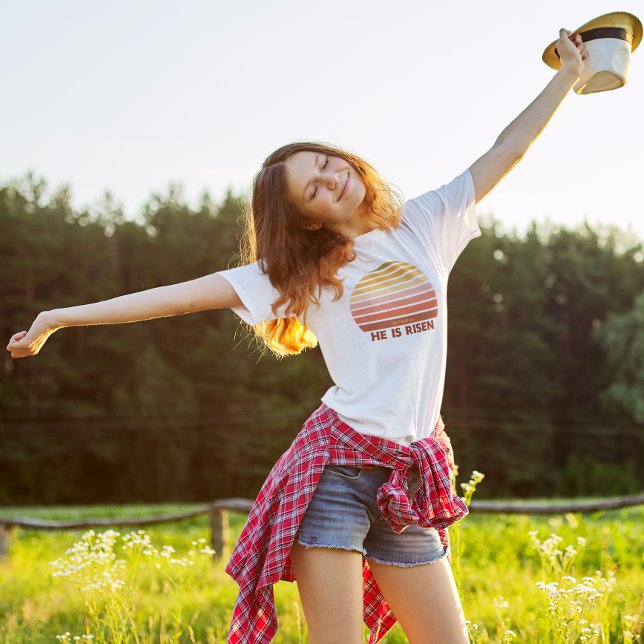 Camiseta Christian Ele é Risen Retro Sun Páscoa (Criador carregado)