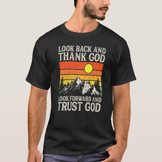 Camiseta Christian Faith Believer Jesus Look Back And Thank (Frente)
