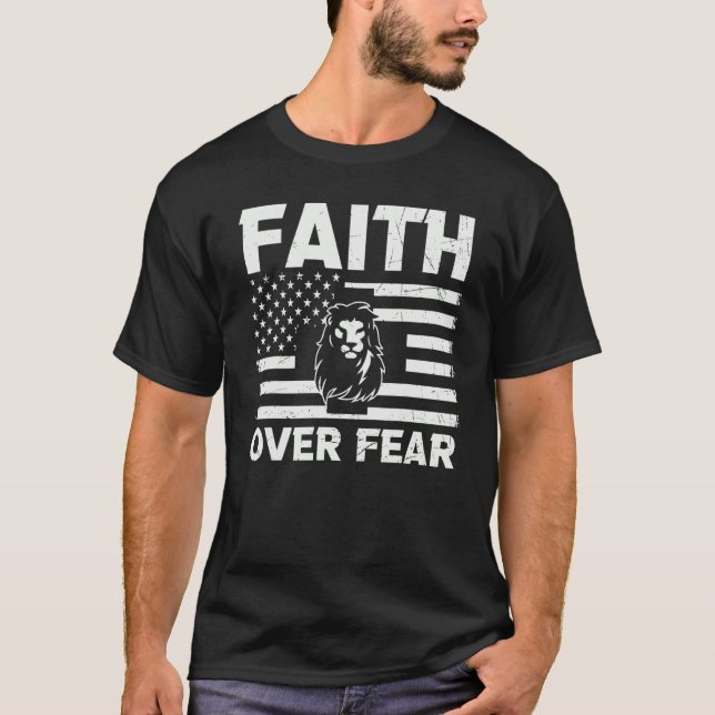 Camiseta Christian Jesus Faith Sobre O Medo Da Leão Religio (Frente)