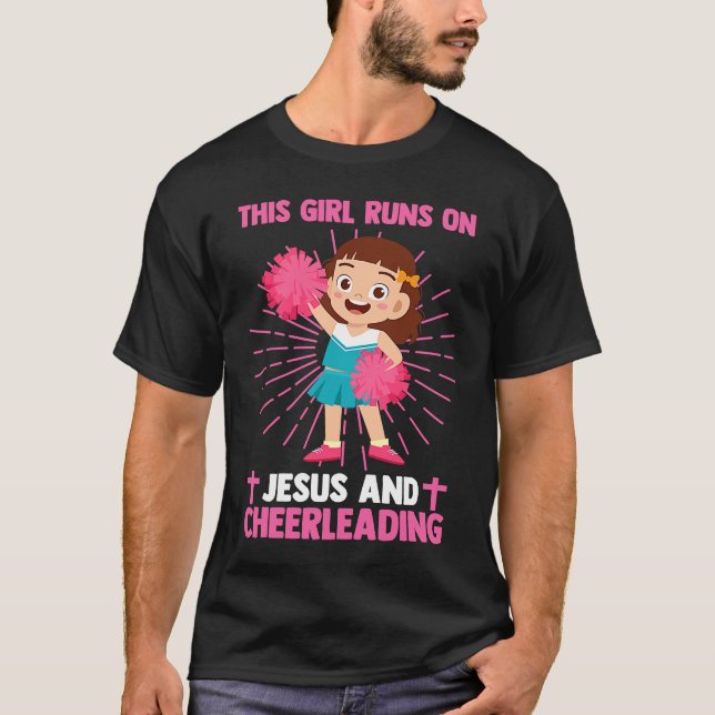Camiseta Christian This Girl Runs On Jesus And Cheerleading (Frente)