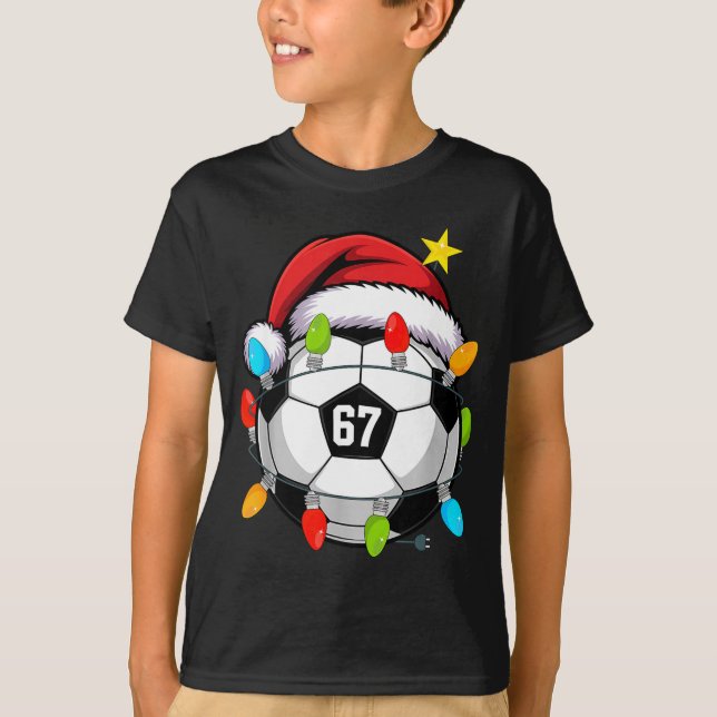 Camiseta Christmas 67 Meme Soccer Ball Santa Hat Funny Xmas (Frente)