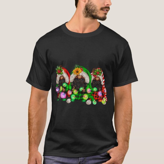 Camiseta Christmas Afro African American Black Gnomes Xmas  (Frente)