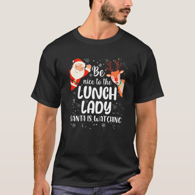 Camiseta Christmas Be Nice To The Lunch Lady Santa Is Watch (Frente)