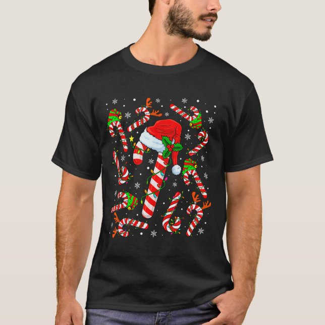 Camiseta Christmas Candy Cane Santa Hat Reindeer Funny Xmas (Frente)