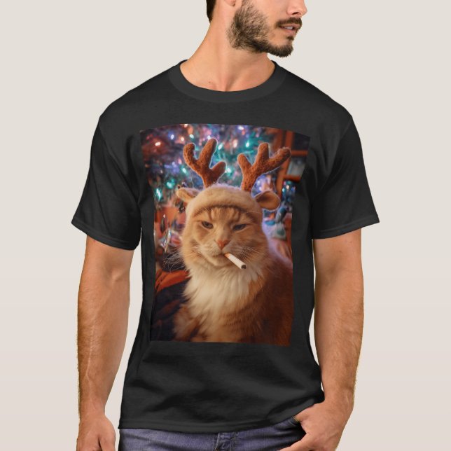 Camiseta Christmas Cat Smoking Cigarette Meme Gen Z Comfort (Frente)