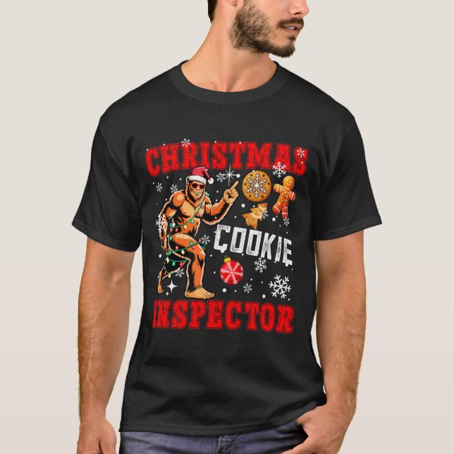 Camiseta Christmas Cookie Inspector Xmas Santa Bigfoot Funn (Frente)