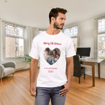 Camiseta Christmas family photo heart family name<br><div class="desc">White shirt. Personalize and add your own family photo. Heart shaped frame. Add your family name and year. Red text.</div>