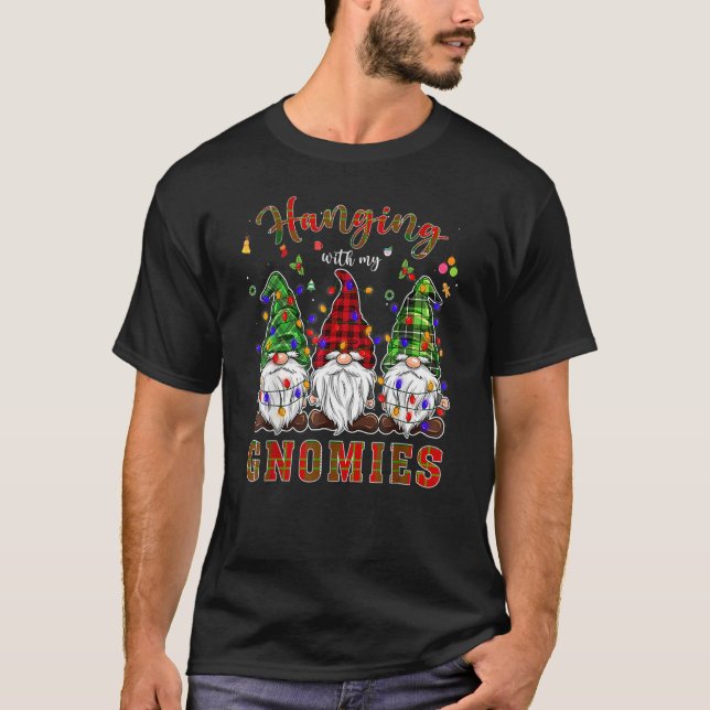 Camiseta Christmas Gnome Hanging With My Gnomies Men Women  (Frente)