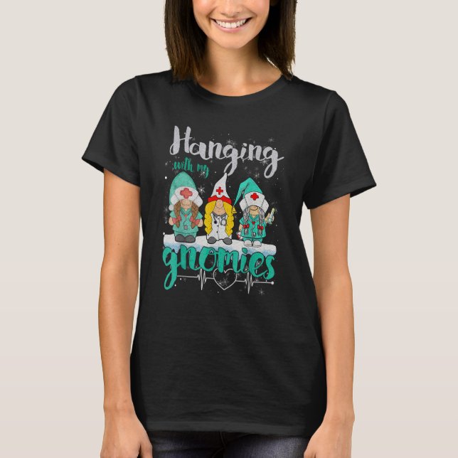 Camiseta Christmas Hanging With My Gnomies Nurse Heart Stet (Frente)