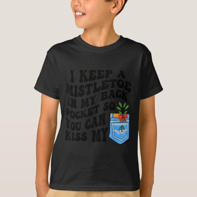Camiseta Christmas I Keep Mistletoe In My Back Cket So You  (Frente)