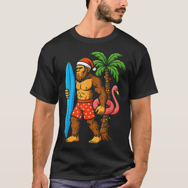 Camiseta Christmas In July Bigfoot Hawaiian Xmas Palm Tree  (Frente)