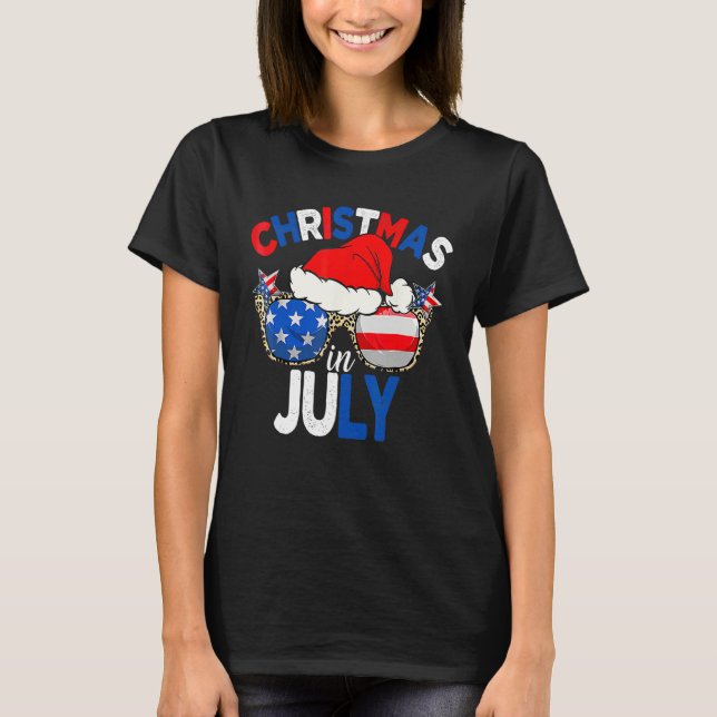 Camiseta Christmas In July Summer Patriotic USA Santa Hat 4 (Frente)