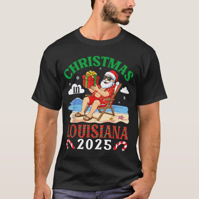 Camiseta Christmas In Louisiana 2025 Santa Beach Lounge Hol (Frente)