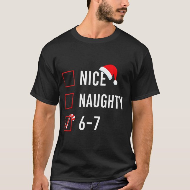 Camiseta Christmas List Nice Naughty 6 7 Funny Six Seven Me (Frente)