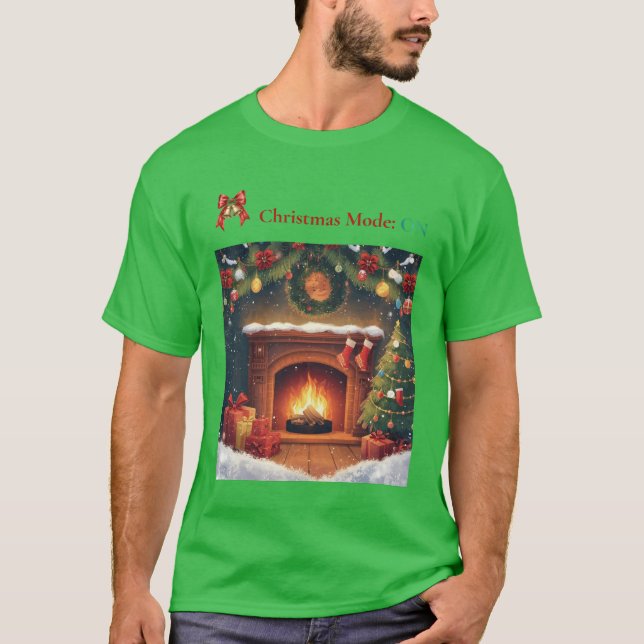 Camiseta Christmas Mode ON Cozy Fireplace Holiday T-Shirt (Frente)