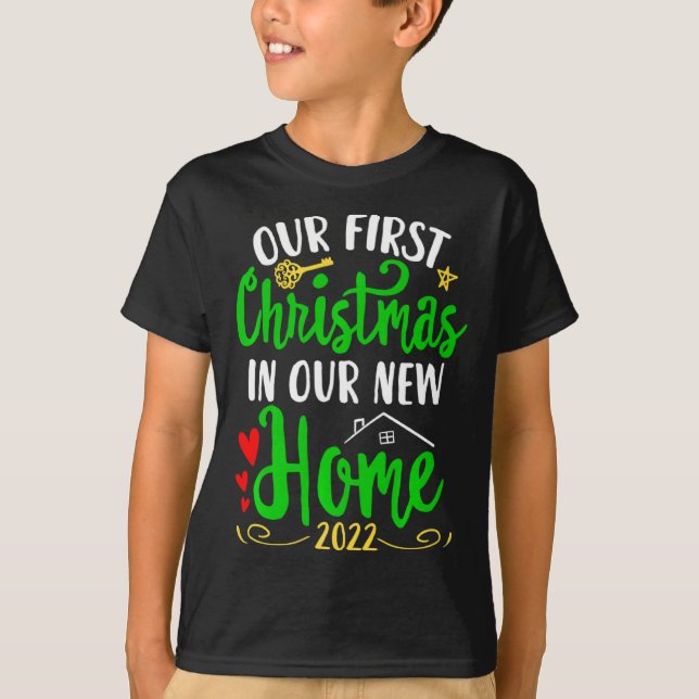 Camiseta Christmas New Home Xmas Homeowner Our First Apartm (Frente)
