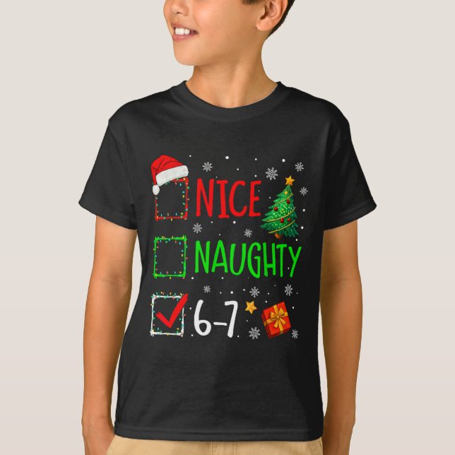 Camiseta Christmas Nice Naughty 67 Brainrot Funny 6-7 Meme  (Frente)