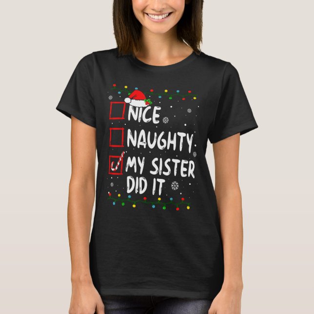 Camiseta Christmas Nice Naughty My Sister Did It Xmas Famil (Frente)