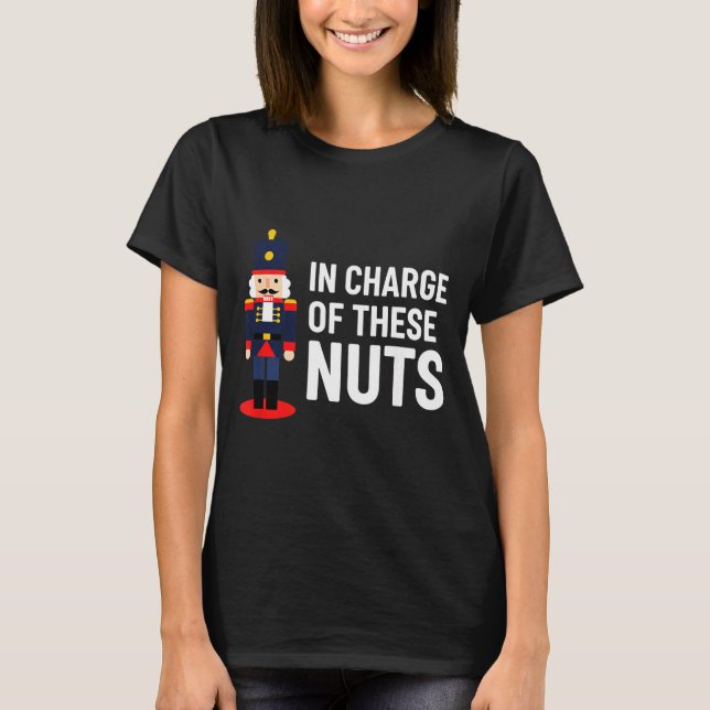 Camiseta Christmas Nutcracker In Charge Of These Nuts Funny (Frente)