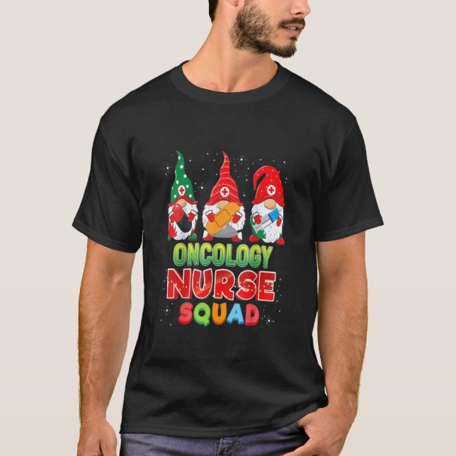 Camiseta Christmas Oncology Nurse squad  Christmas Gnome (Frente)