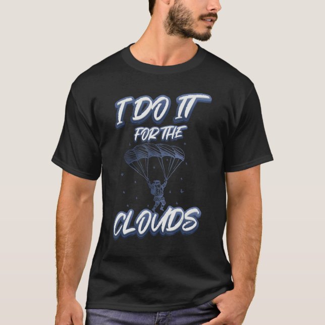 Camiseta Christmas Pun Flying Santa I Do It For The Clouds  (Frente)