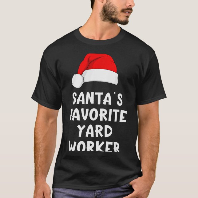 Camiseta Christmas Santa's Favorite Yard Worker Funny Pajam (Frente)