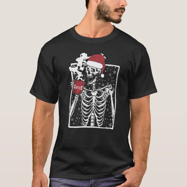 Camiseta Christmas Skeleton Drinking Coffee Festive Holiday (Frente)