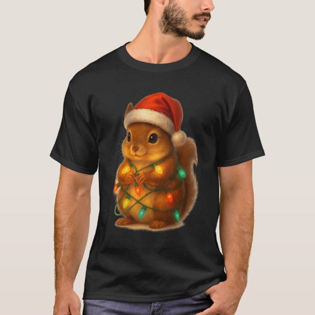Camiseta Christmas Squirrel Santa Hat Wrapped In Lights Fun (Frente)