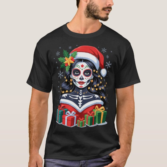 Camiseta Christmas Sugar Skull Art Woman Santa Hat Festive  (Frente)