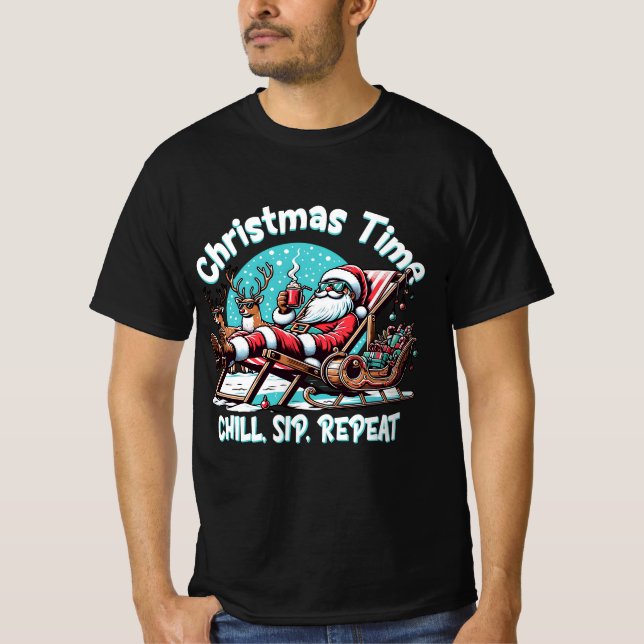 Camiseta Christmas Time Chill – Relaxing Santa Design (Frente)