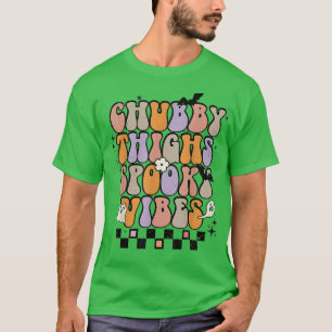Camiseta Chubby Thighs Spooky Vibes Halloween Retro Groovy