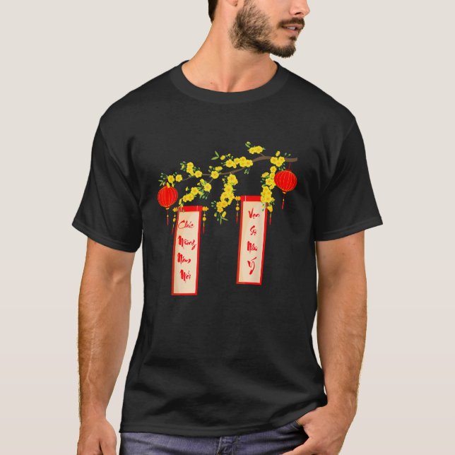 Camiseta Chuc Mung Nam Moi Van Su Nhu Y Happy Vietnamese Ne (Frente)