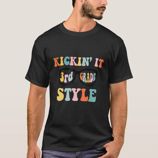 Camiseta Chutando na 3ª Série de Volta às Aulas Elementar (Frente)
