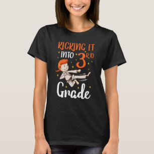 Camiseta chutando no terceiro ano tae kwon do girl karate p