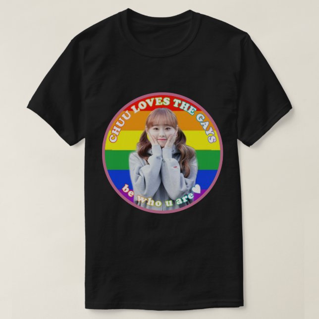 Camiseta CHUU ADORA O GAY Sticker.png (Frente do Design)