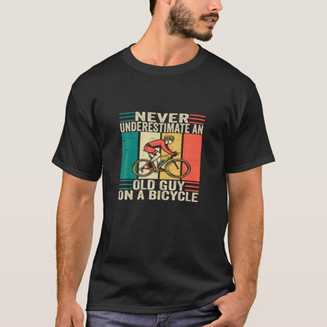 Camiseta Ciclismo Engraçado, Nunca Subestime Uma Cara Antig (Frente)