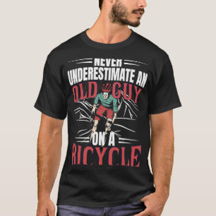Camiseta Ciclismo Nunca Subestima Uma Cara Antiga Em Uma Bi