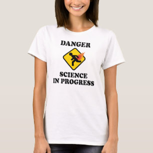 Camiseta Ciência Perigosa em Andamento - Humor de Peido Fla
