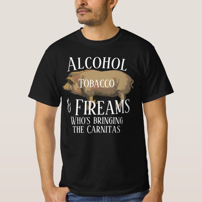 Camiseta Cigarro e armas de fogo que trazem Carnitas (Frente)