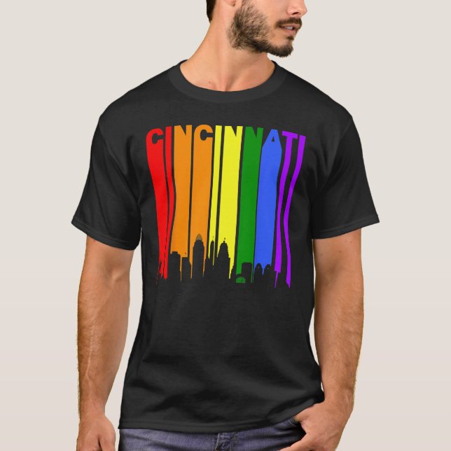 Camiseta Cincinnati Ohio LGBTQ Gay Pride Rainbow Skyline (Frente)