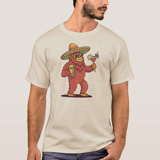 Camiseta Cinco de Drinko Funny Bigfoot em Sombrero (Frente)