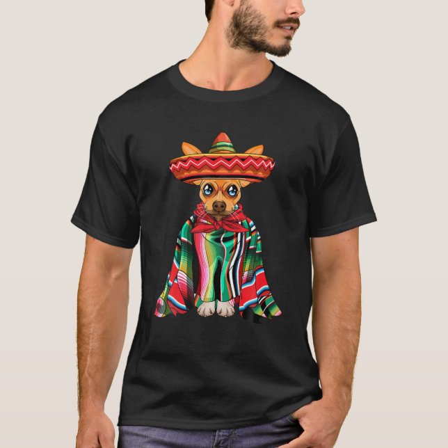 Camiseta Cinco De Mayo Chihuahua Cachorro Vestindo Poncho E (Frente)
