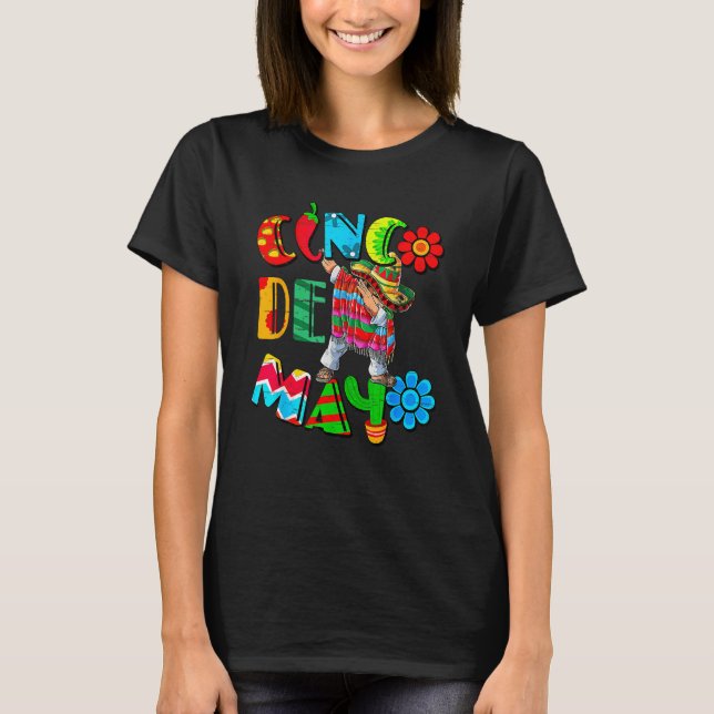 Camiseta Cinco De Mayo Dabbing Mexican Poncho Party Fiesta  (Frente)