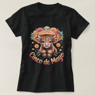 Camiseta Cinco de Mayo Vaca das Terras Altas Chapéu Floral 