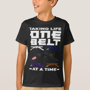 Camiseta Cinturões de Artes Marciais Um Cinturão de Cada Ve
