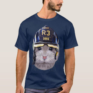 Camiseta Cinza anã-anã-anã vestindo capacete de bombeiro